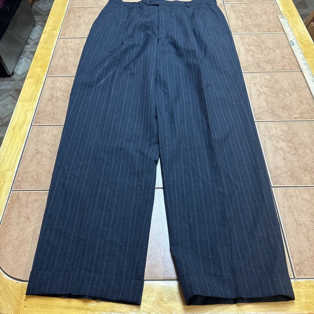 Hart Schaffner Marx Gold Trumpeter Gray Stripe Suit 38R Pants 32 x 30 Vintage